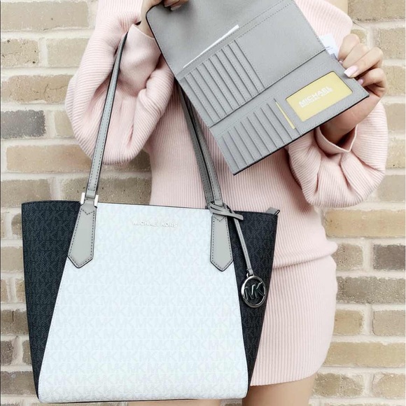 BUNDLE👜💕-NWT Michael Kors Tote &Wallet SALE‼️ - Picture 2 of 7
